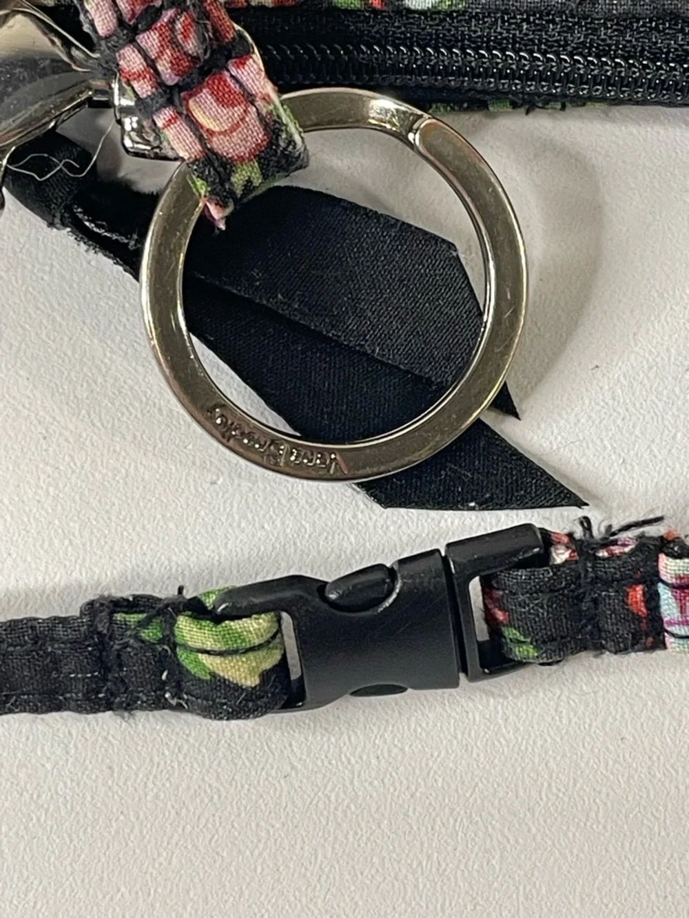 Vera Bradley Zip ID Case Lanyard Winter Berry Floral Cottagecore Coastal Granny - Picture 5 of 9